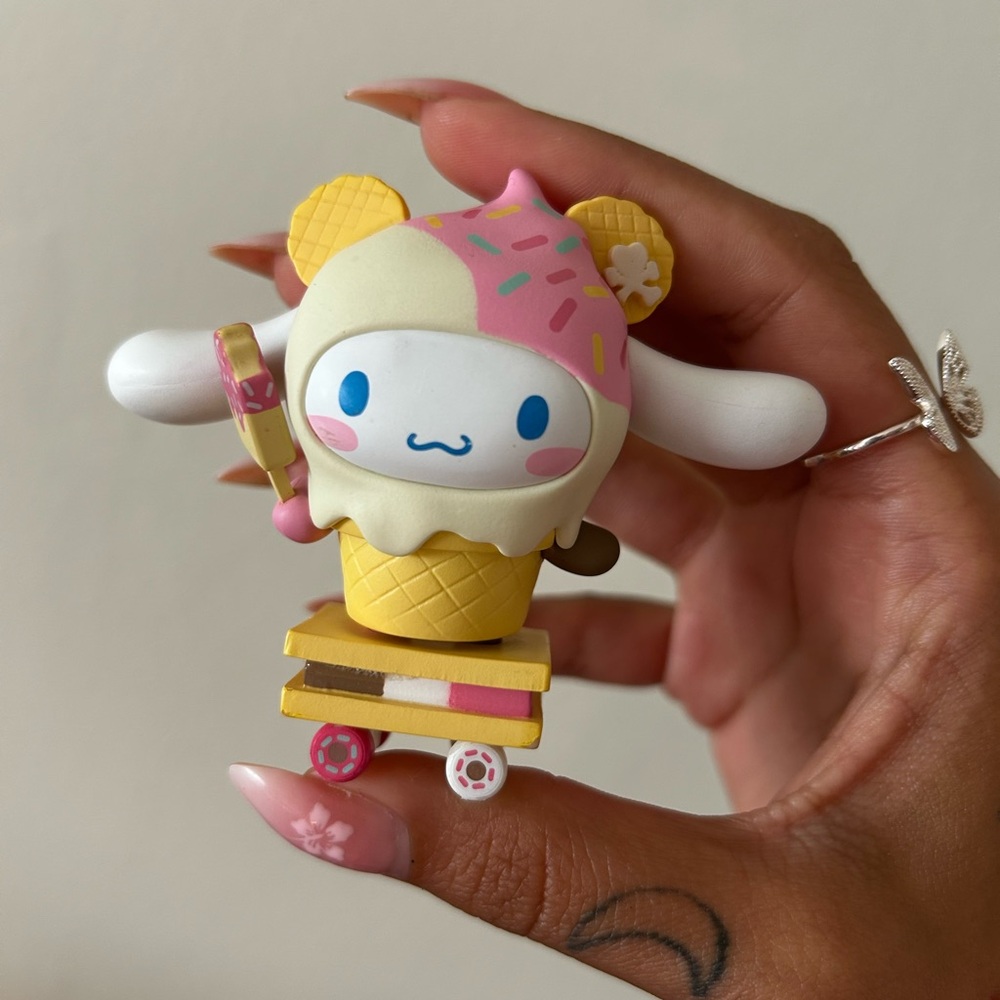 Cinnamoroll X Toki Doki Sweet Treats Figurine 🍦 ‘Teddy Freeze’- MINT W/ Sticker!